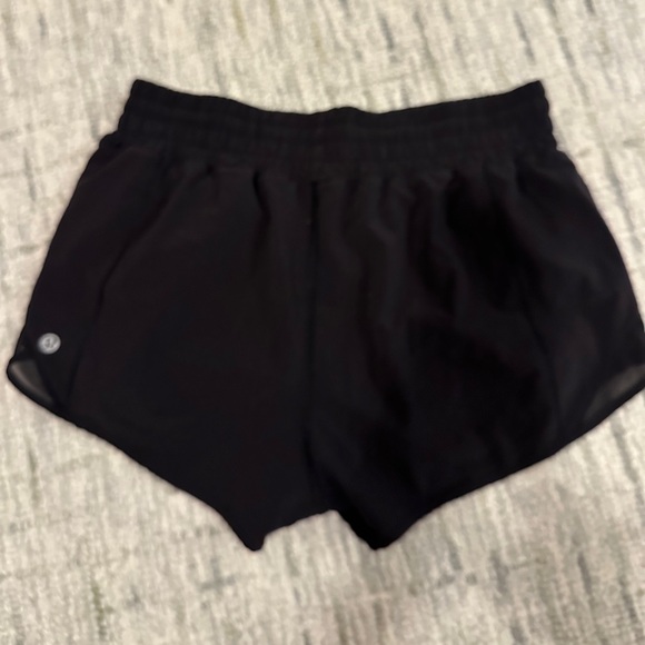 Lululemon Hotty Hot Short High Rise 2.5” - Picture 1 of 2